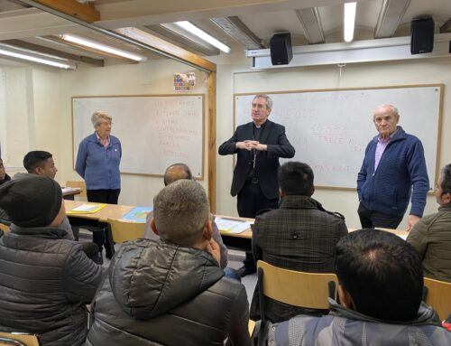 Mons. Vilanova i Pellisa visita el centre social Ekumene, compromès en la integració dels immigrants