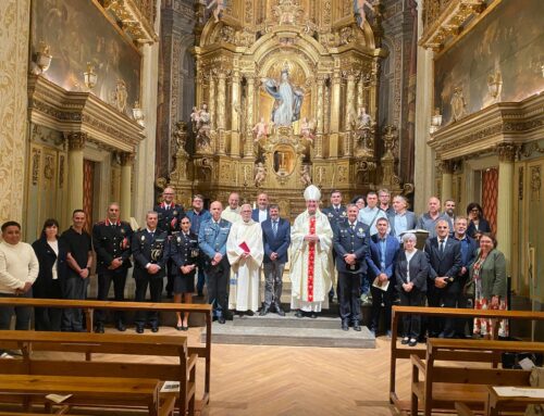 Javier Vilanova presideix l’eucaristia pels cossos de seguretat de l’arxidiòcesi a l’església de Sant Sever